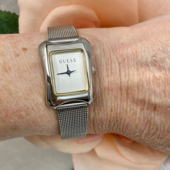 Vintage 1995 Guess Ladies Watch with Adjustable Mesh Band - Picture 6 of 14
